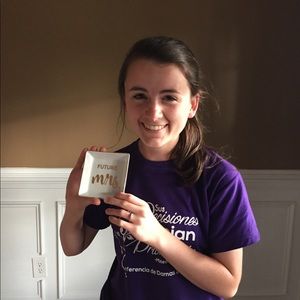 Meet your Posher, Abbi